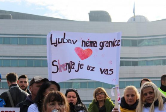 V ŽIVO: V Sarajevu skoraj 2.000 protestnikov zahteva ustavitev pobojev