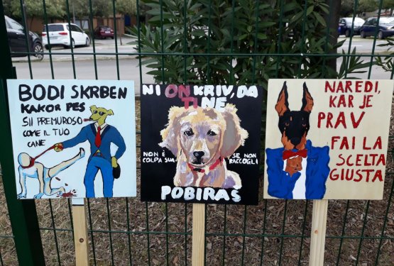 FOTO: Učenci izdelali opozorilne table, ki pozivajo k pobiranju pasjih iztrebkov