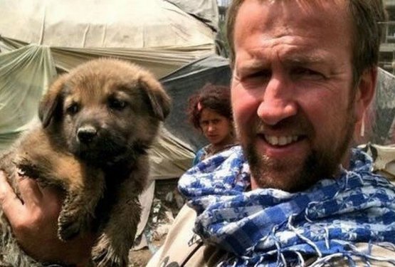 Vojak najel letalo, ki je iz Kabula v London pripeljalo 200 psov in mačk