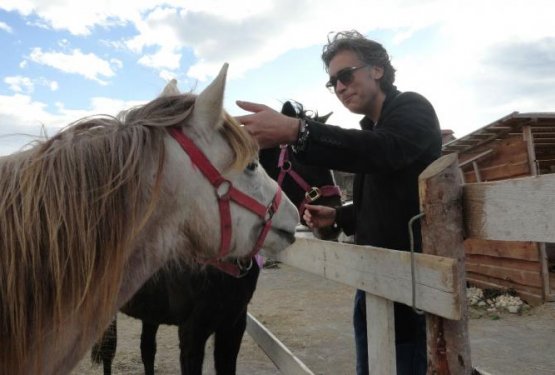 Jan Plestenjak redno obiskuje in pomaga društvu za zaščito konj
