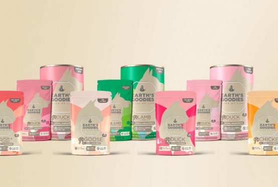 V želji napolniti skledice kosmatincev le z najbolj&scaron;im - tu je dolgo pričakovana hrana za pse EARTH&rsquo;S GOODIES!