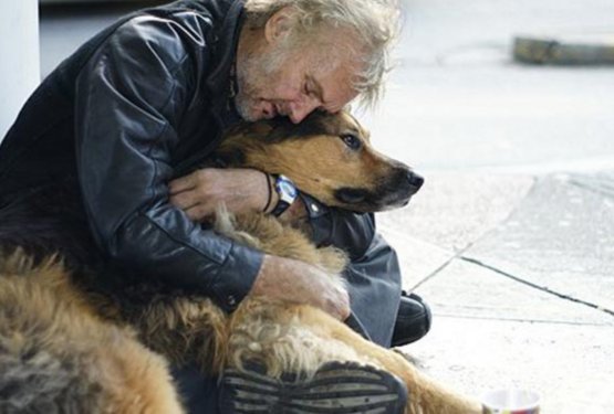 Pomagajmo najšibkejšim: "Pripravljeni smo opraviti naročilo v njihovem imenu"