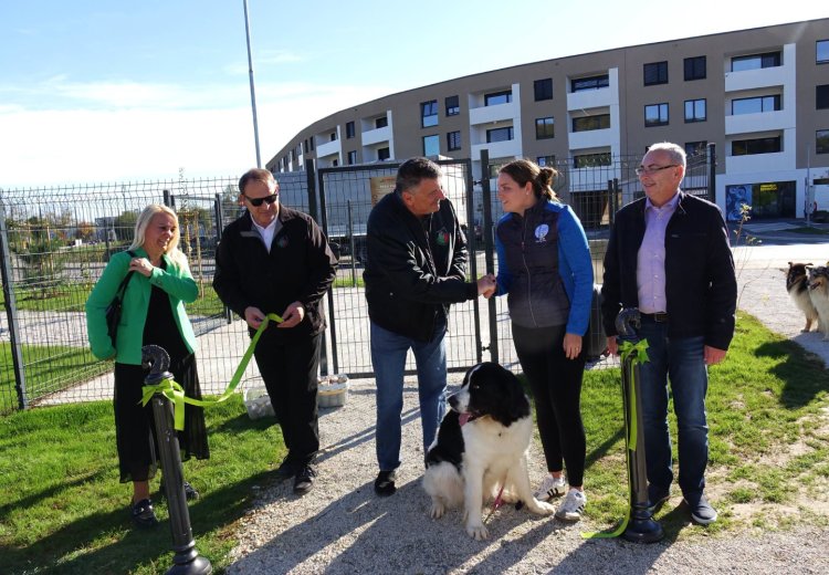 Grosuplje ima nov prostor za pasje prijatelje: odprli prvi pasji park